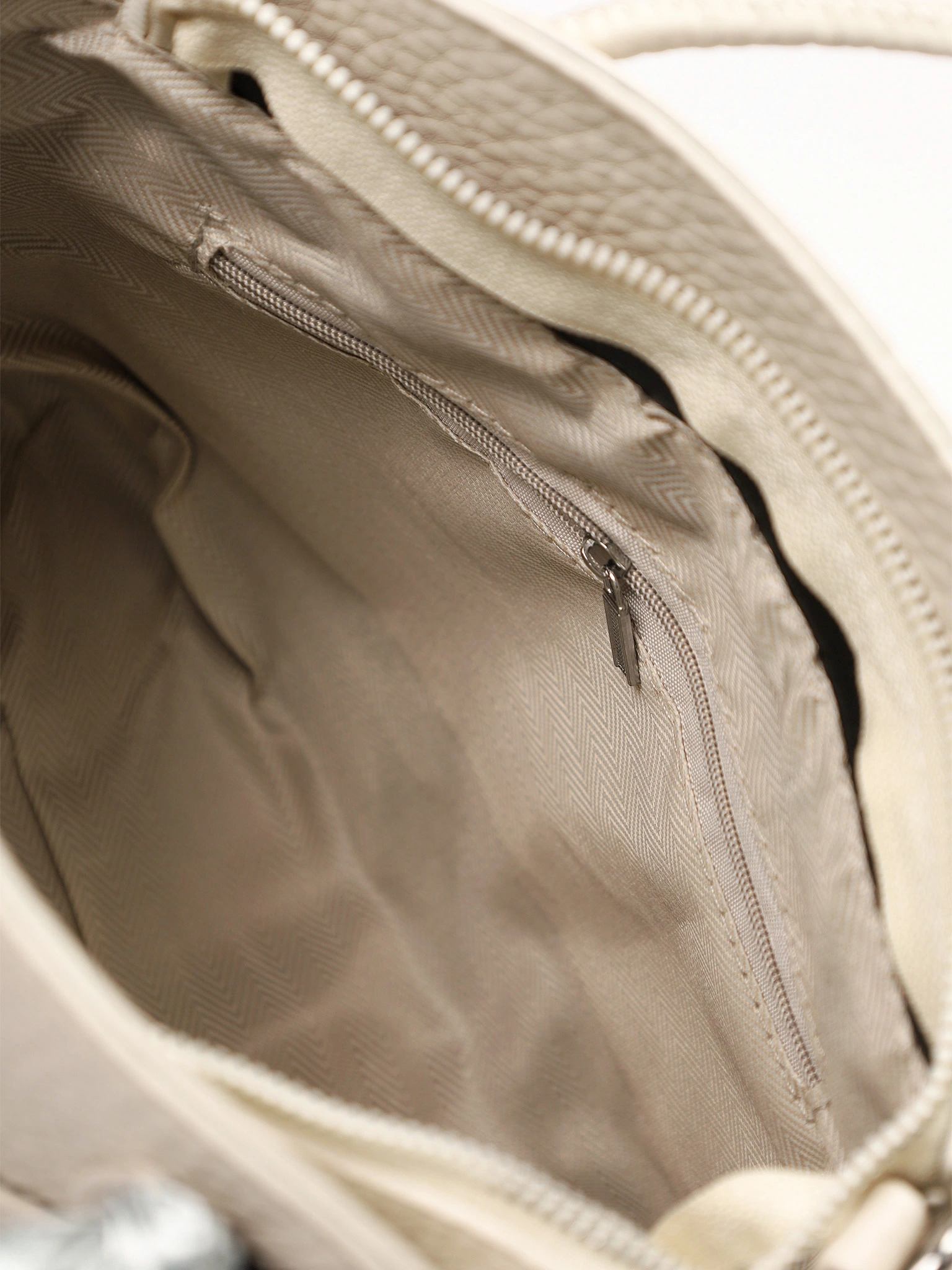 Сумка-тоут с округлыми ручками и декоративным платком в ассортименте